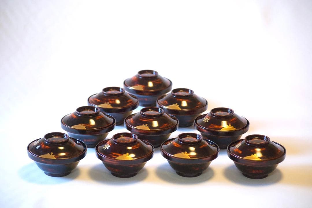 艶めくぼかし輪島塗の美、能登輪島塗沈金桜文 ふたを開けるとトンボが飛ぶ。