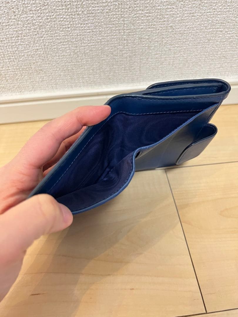 PRADA 財布　二つ折り　青