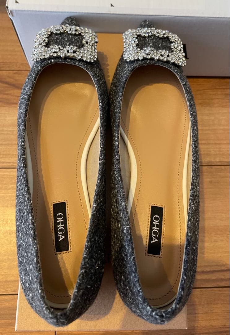 OHGA ビジュー付きフラットシューズ グレー