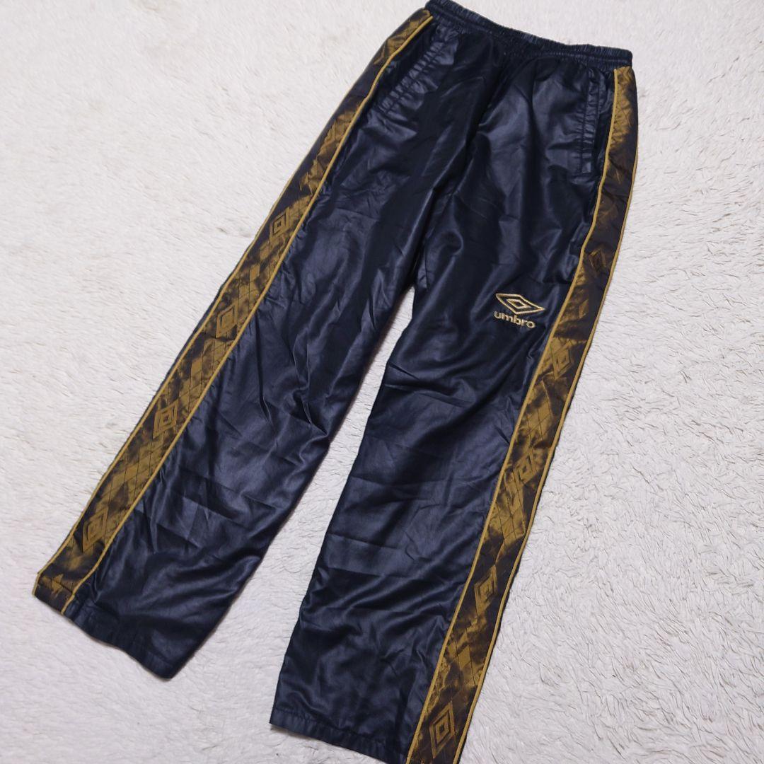 くり UMBRO アンブロ 中綿セットアップ ジャージ ブラック×ゴールド