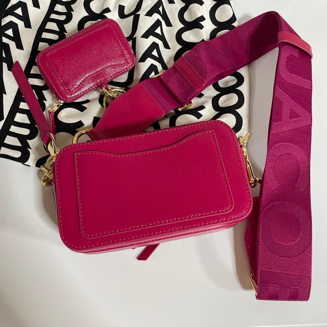 マークジェイコブス ザ ユーティリティ スナップショット ピンク