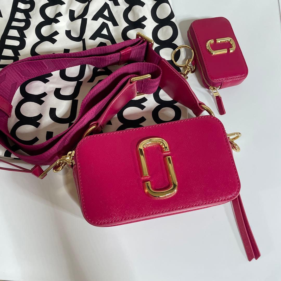 マークジェイコブス ザ ユーティリティ スナップショット ピンク