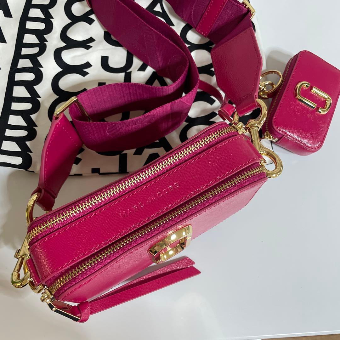 マークジェイコブス ザ ユーティリティ スナップショット ピンク