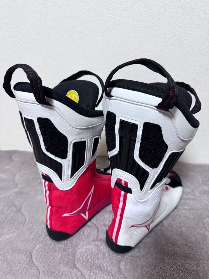 未使用　ATOMIC インナーブーツ　23.5