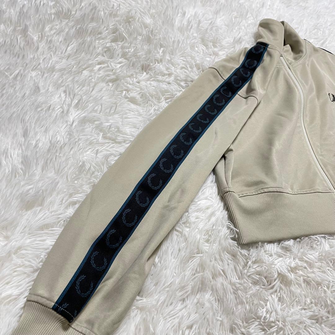 美品　フレッドペリー　クロップド　ショート丈　トラックジャケット　ジャージ