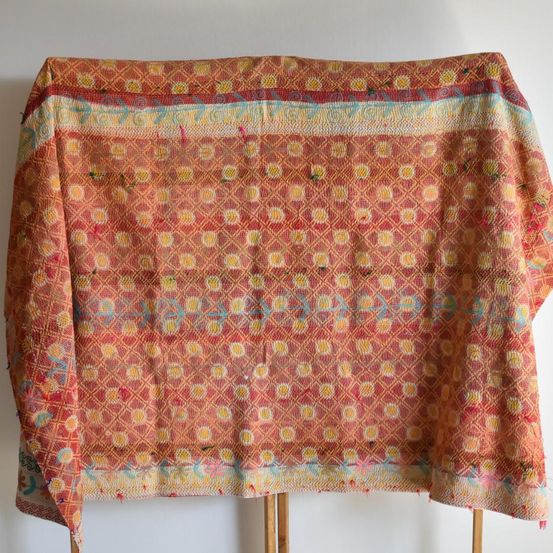 【SALE】明るい刺繍と陽だまりカラーのヴィンテージカンタキルト