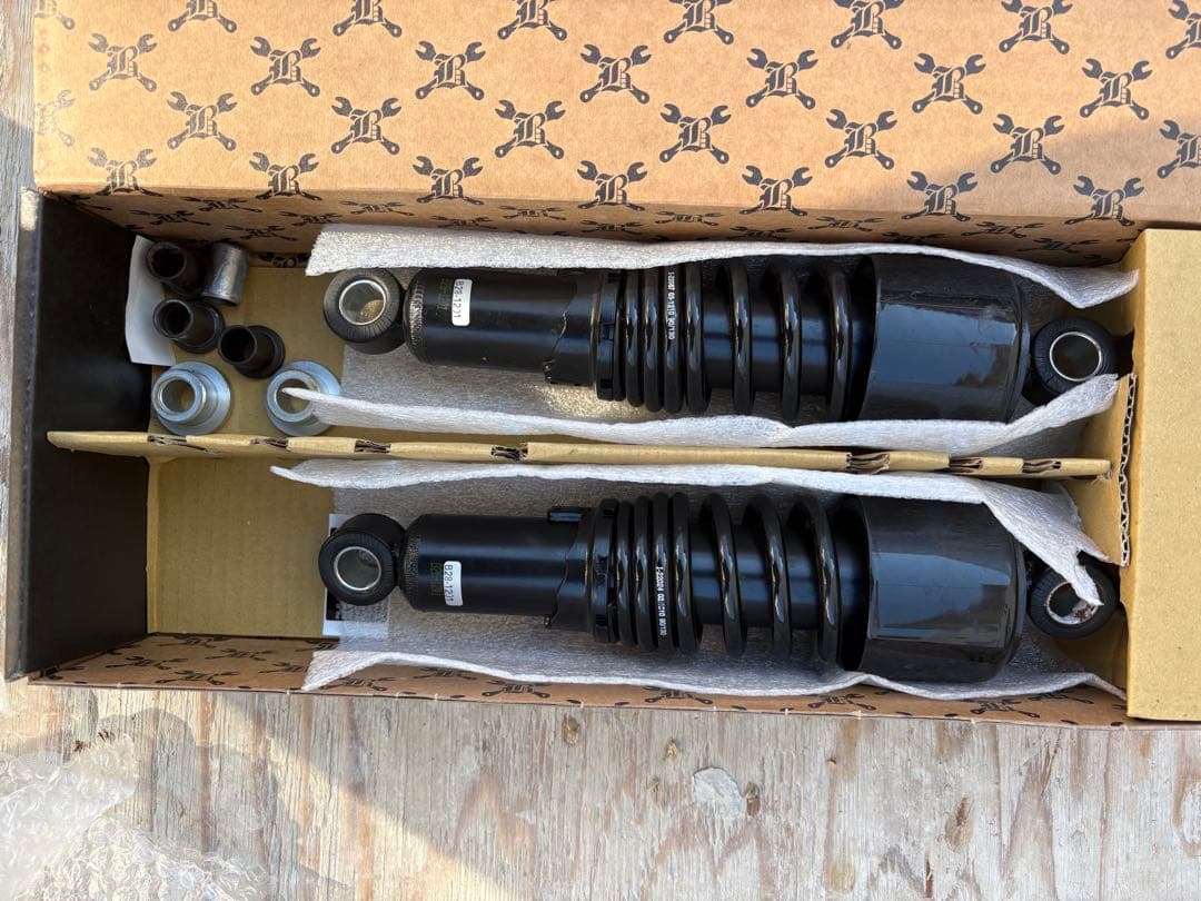 Shum 送料込み❗️スポーツスター用 10.5インチ サスペンション