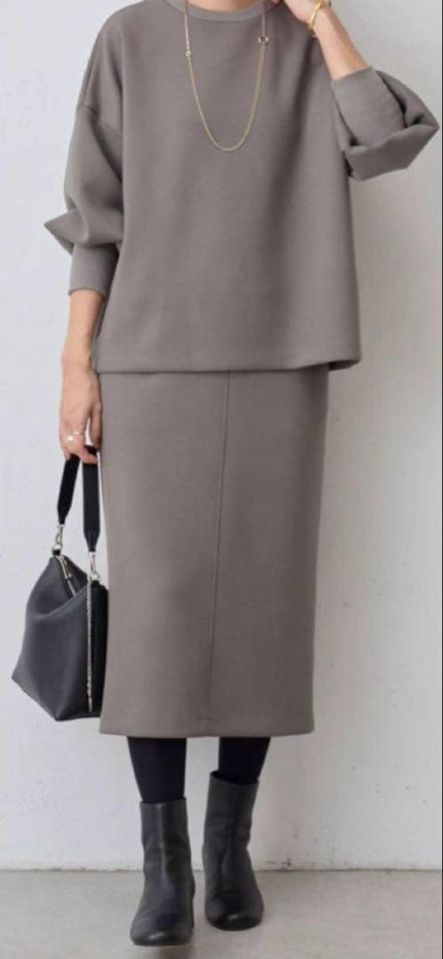 新品タグ付き　ビアズリー ダンボールパフトレーナー セットアップ プレゼント付き