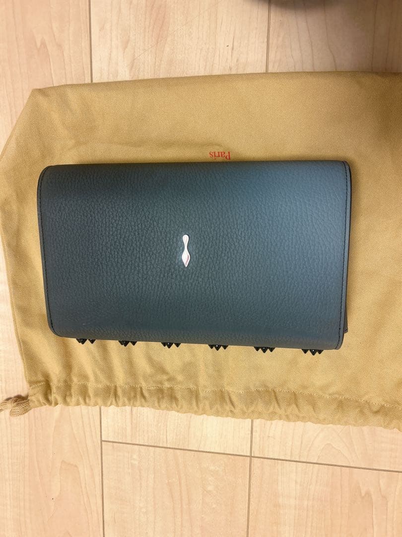 グレー レザー スタッズ クラッチバッグ