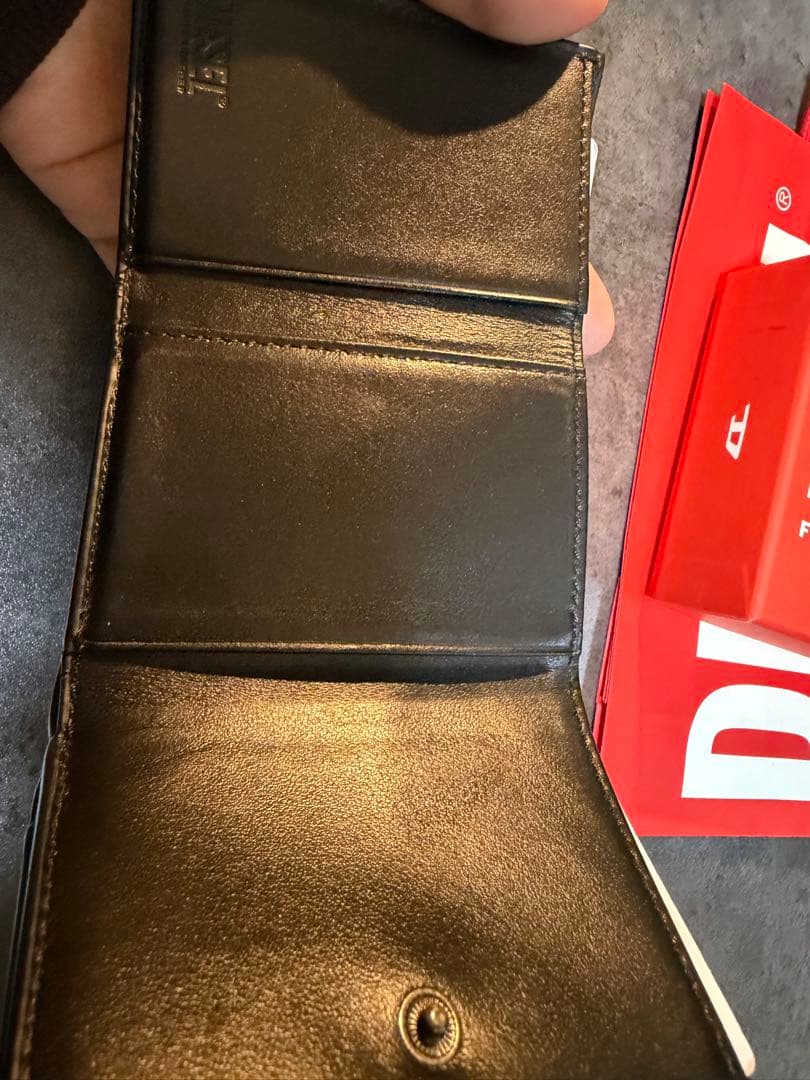 DIESEL ブラック　ミラーレザー 三つ折り財布
