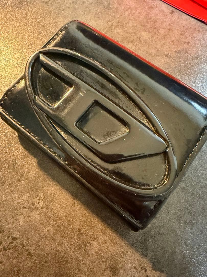 DIESEL ブラック　ミラーレザー 三つ折り財布