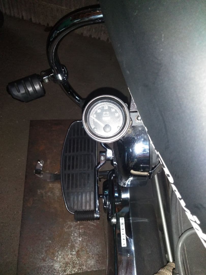 ハーレー　電圧計