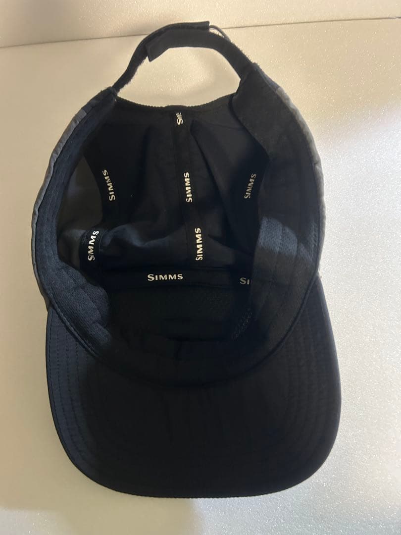 シムス　SIMMS キャップ ブラック/グレー　トラウト　鱒