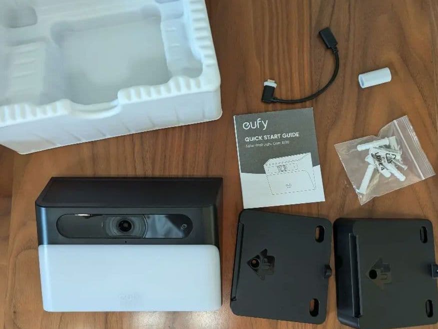 防犯カメラ Anker (eafy) wall light cam s120