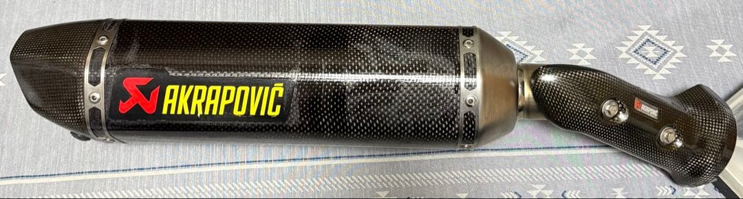 YZF-R1 09-14 アクラポビッチ/カーボン スリップオンマフラー/ヤマハ
