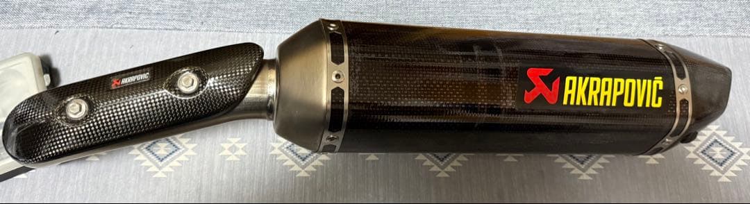 YZF-R1 09-14 アクラポビッチ/カーボン スリップオンマフラー/ヤマハ