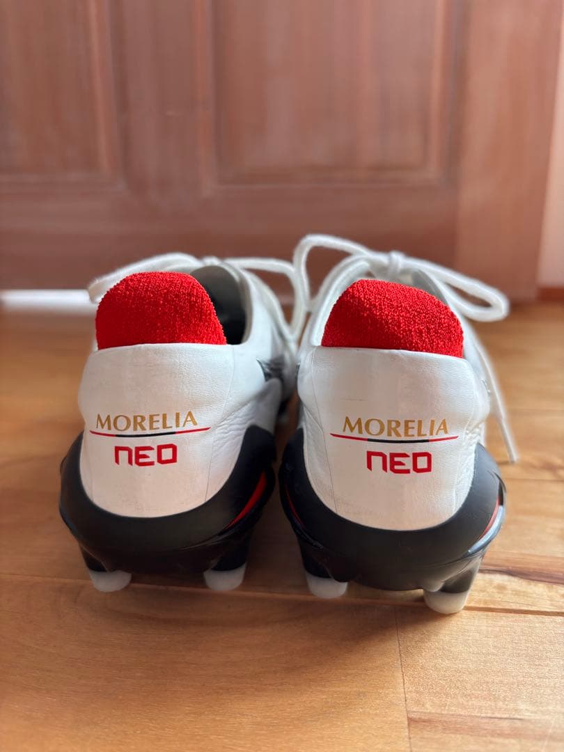 MORELIA NEO4サッカーシューズ ホワイト/レッド