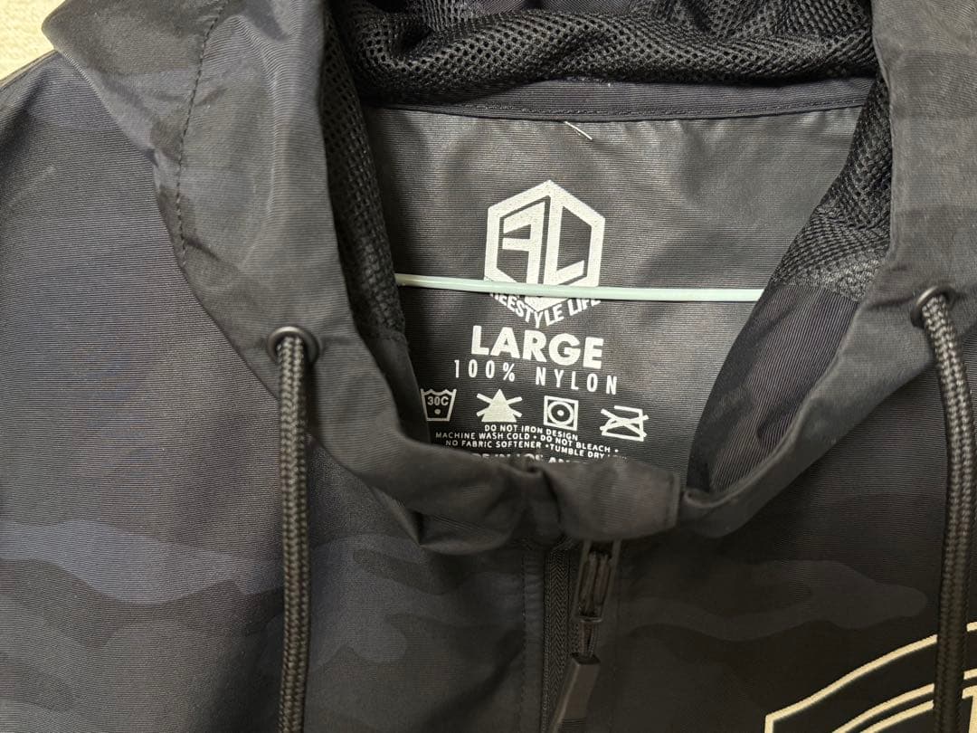 フリースタイルライフ ウィンドブレーカー