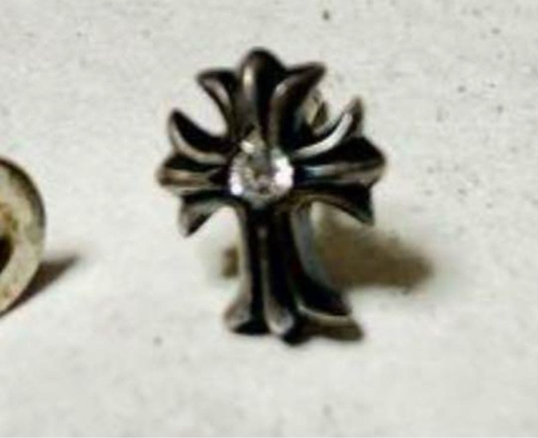 最終値下げクロムハーツ ピアス　CHクロススタッド1Pダイヤ