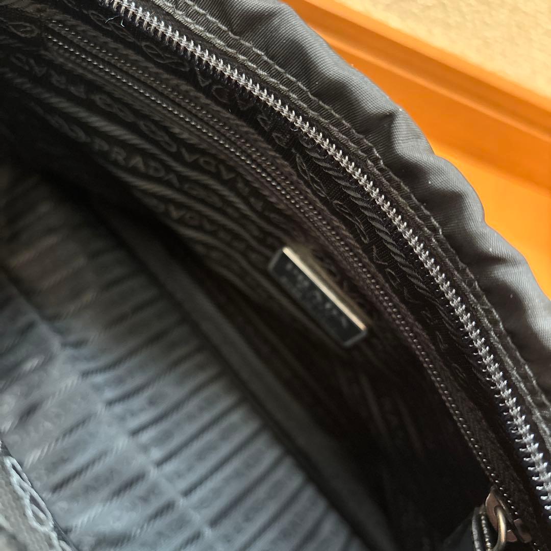 PRADA ブラック メッセンジャーバッグ