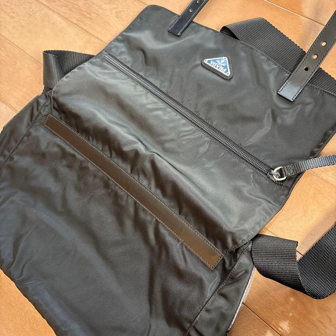 PRADA ブラック メッセンジャーバッグ