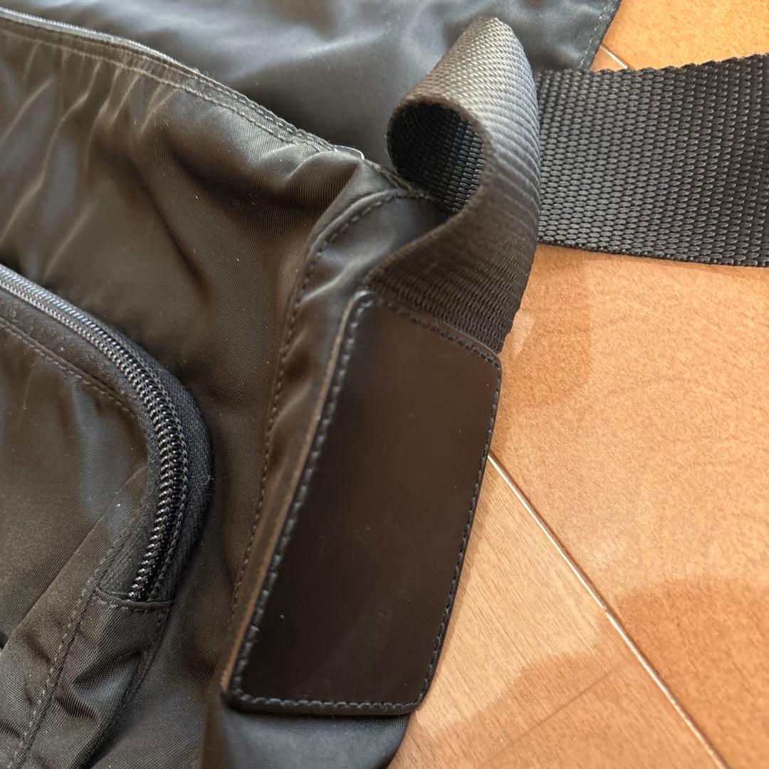 PRADA ブラック メッセンジャーバッグ