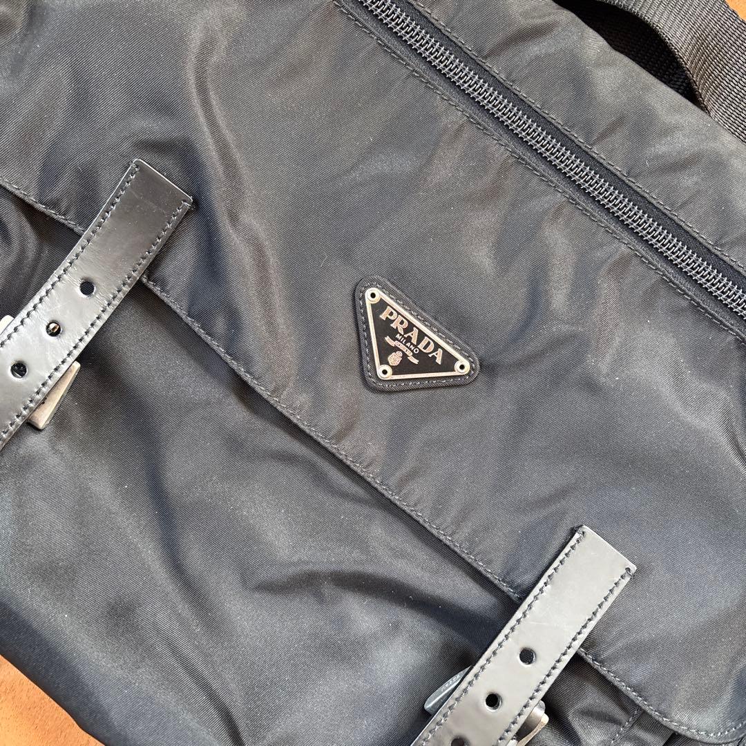 PRADA ブラック メッセンジャーバッグ