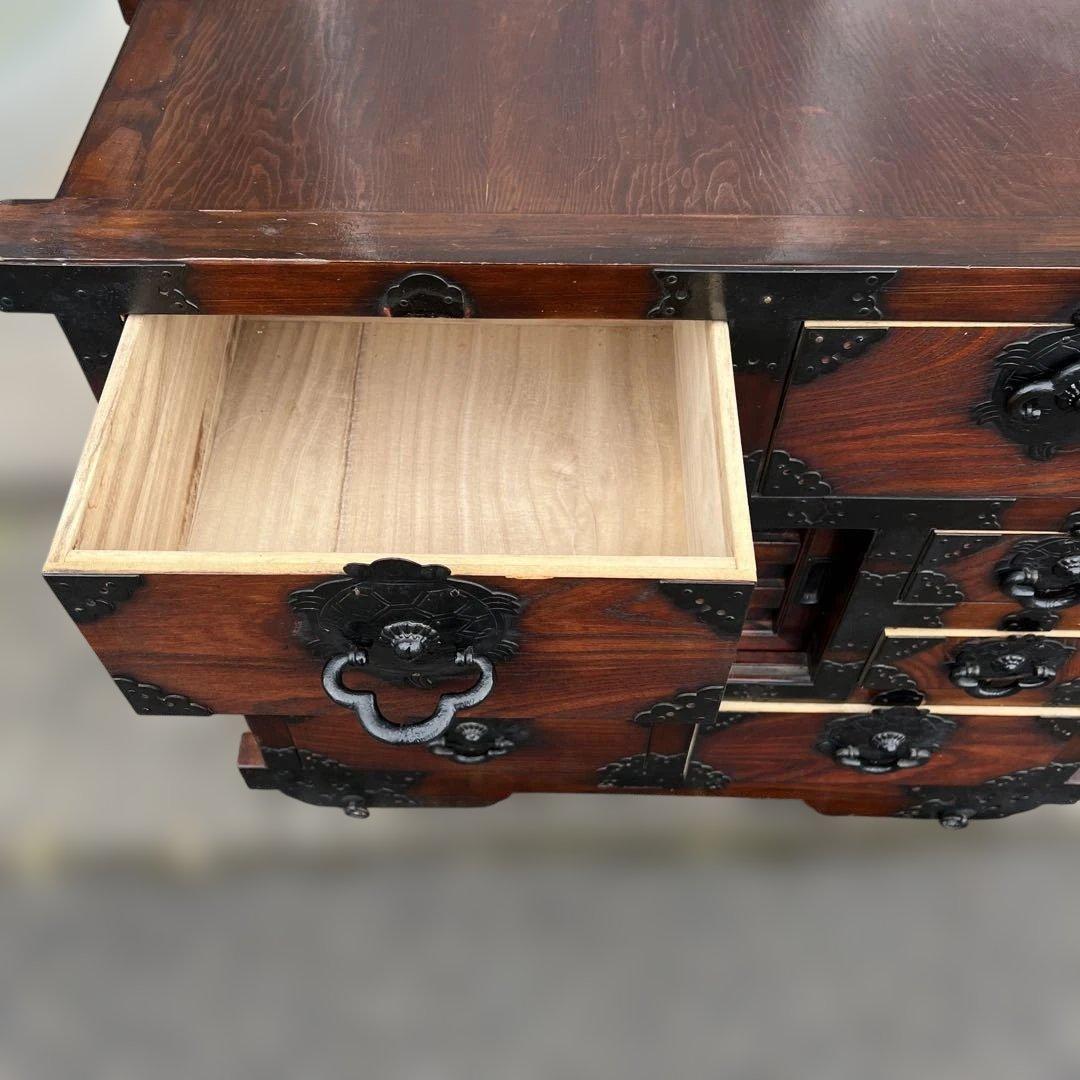 和風木製箪笥 花模様金具付き　車箪笥