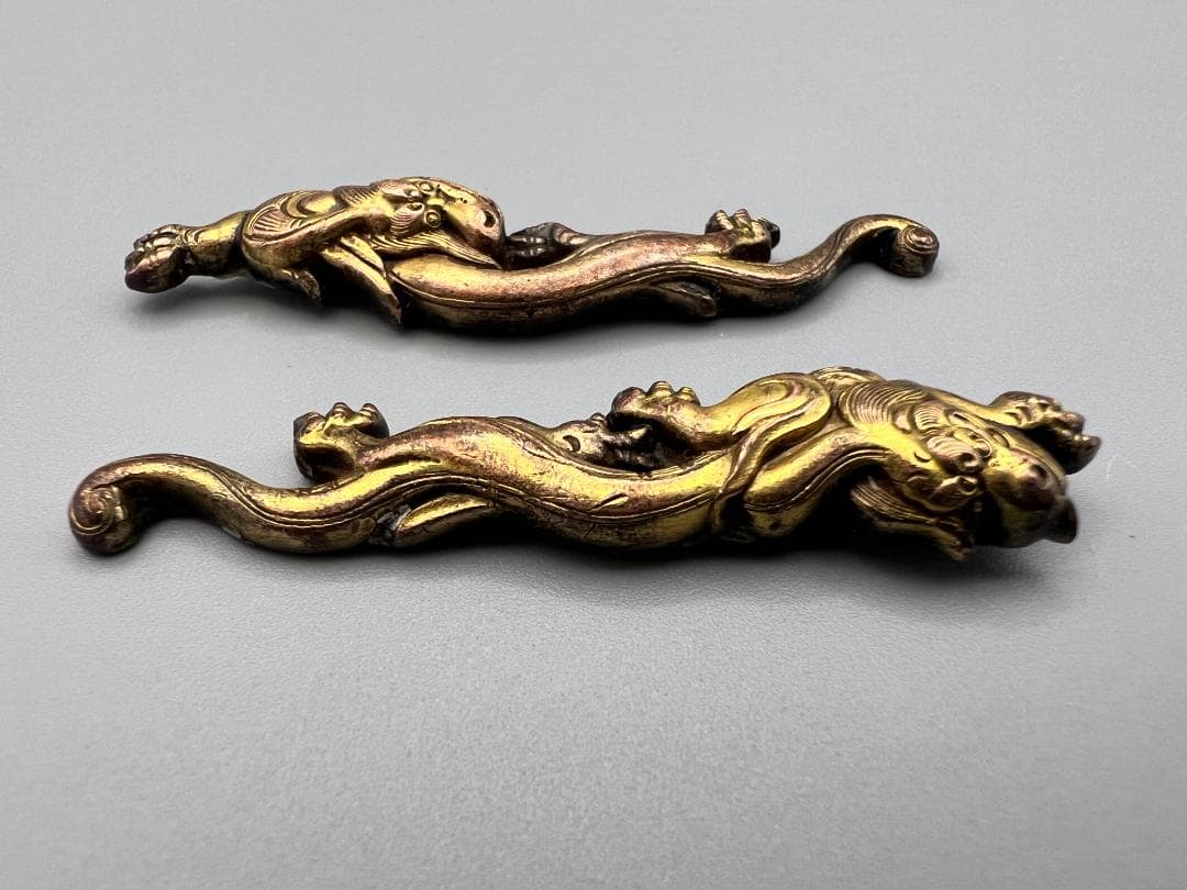 【海】江戸明治金工　双龍図　手彫　目貫一体　銅製　骨董品　専用箱付