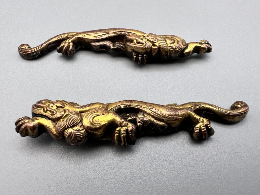 【海】江戸明治金工　双龍図　手彫　目貫一体　銅製　骨董品　専用箱付