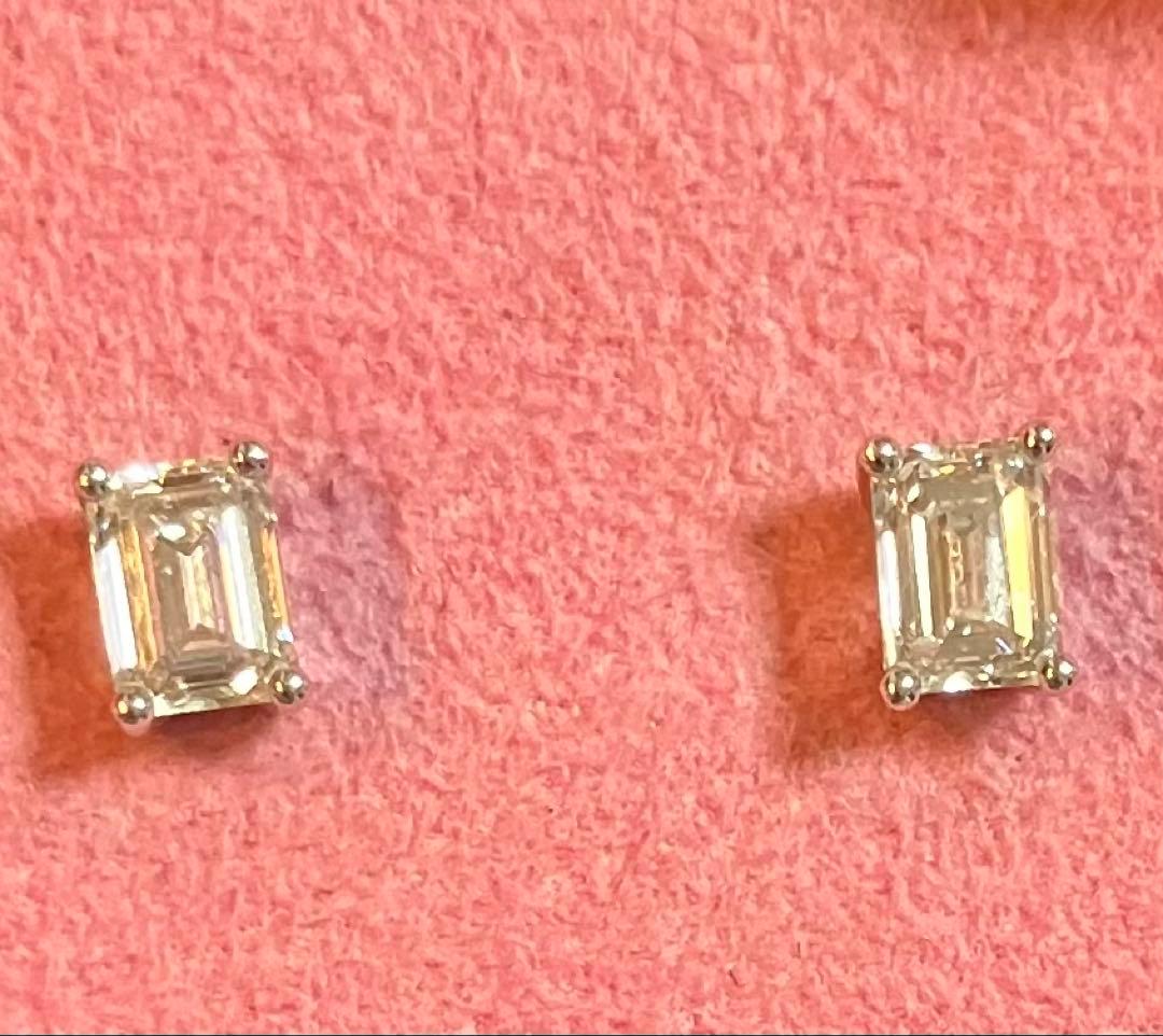 GRAFF ダイヤモンドスタッドピアス　エメラルドカット