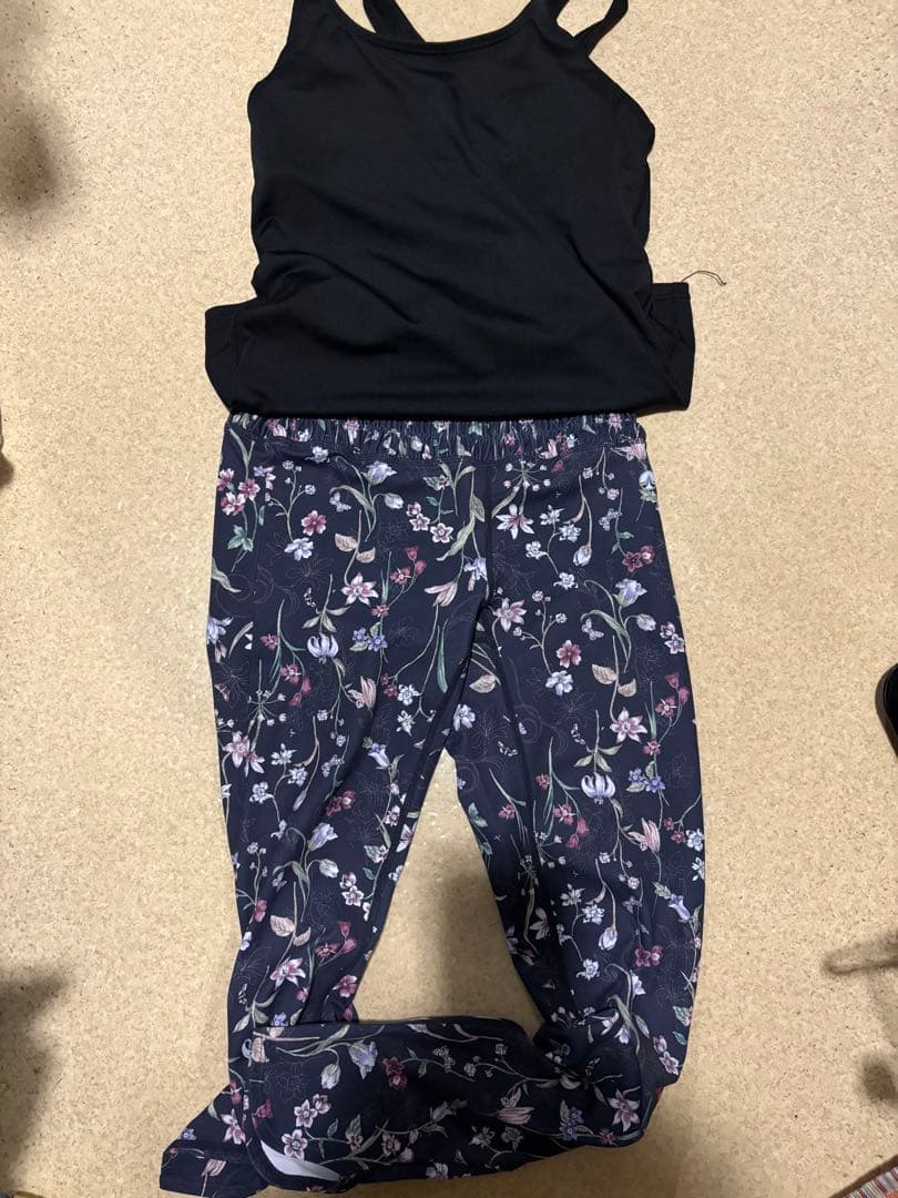 ヨガウェア 花柄パンツのみ