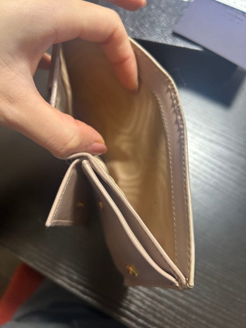 【美品】PRADA 二つ折り財布 ロゴ金具 サフィアーノレザー ピンク