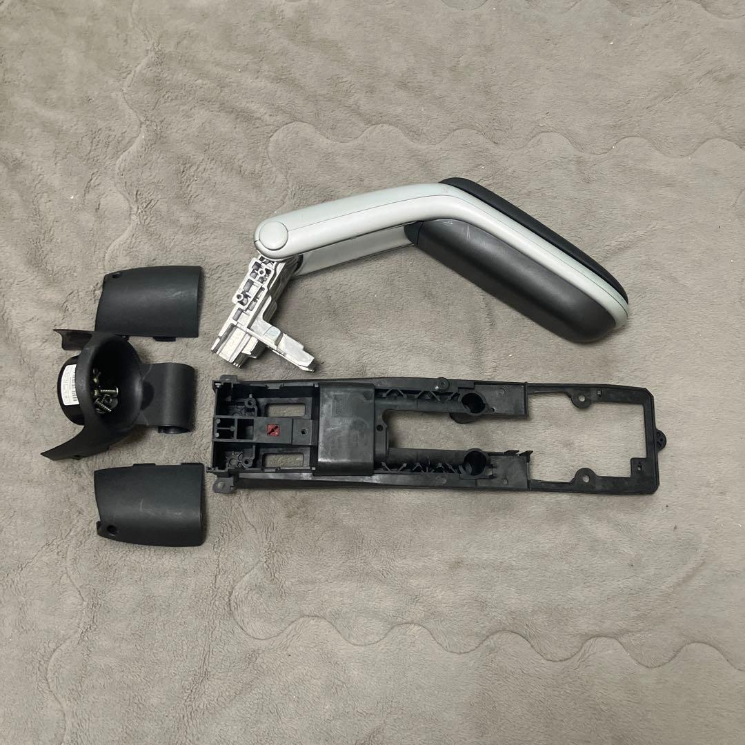 MINI R56 純正アームレスト