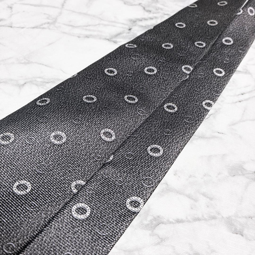 ✨極美品✨BVLGARI ブランド象徴の大人気リング柄　シルバー　ネクタイ