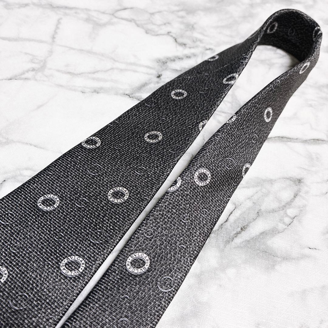 ✨極美品✨BVLGARI ブランド象徴の大人気リング柄　シルバー　ネクタイ