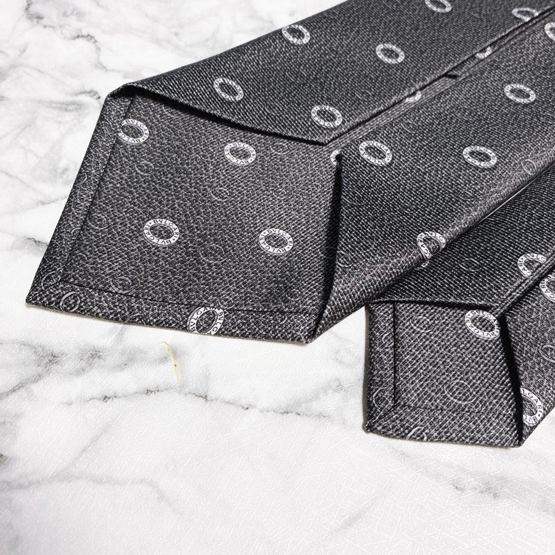 ✨極美品✨BVLGARI ブランド象徴の大人気リング柄　シルバー　ネクタイ