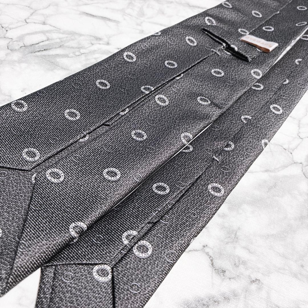 ✨極美品✨BVLGARI ブランド象徴の大人気リング柄　シルバー　ネクタイ