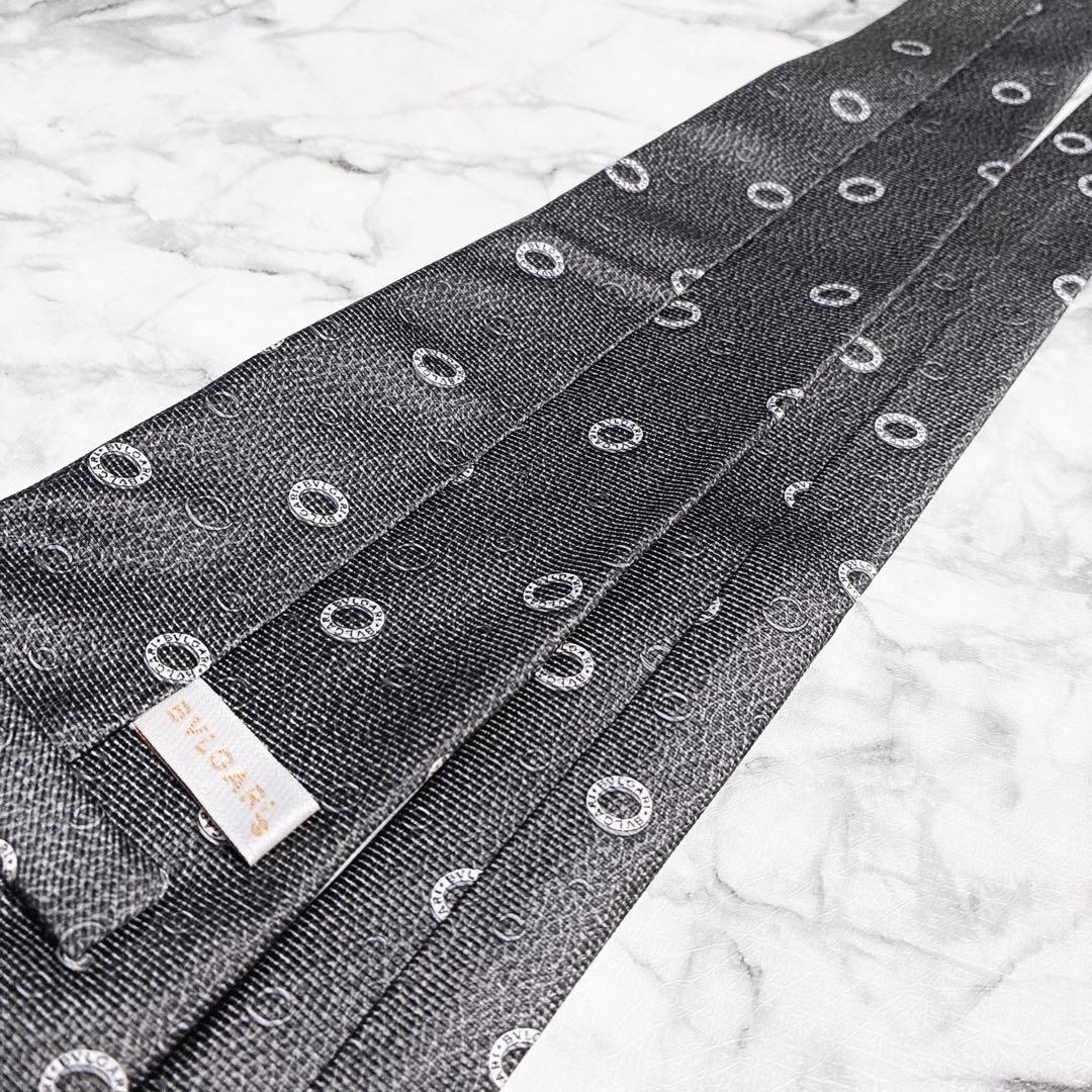 ✨極美品✨BVLGARI ブランド象徴の大人気リング柄　シルバー　ネクタイ