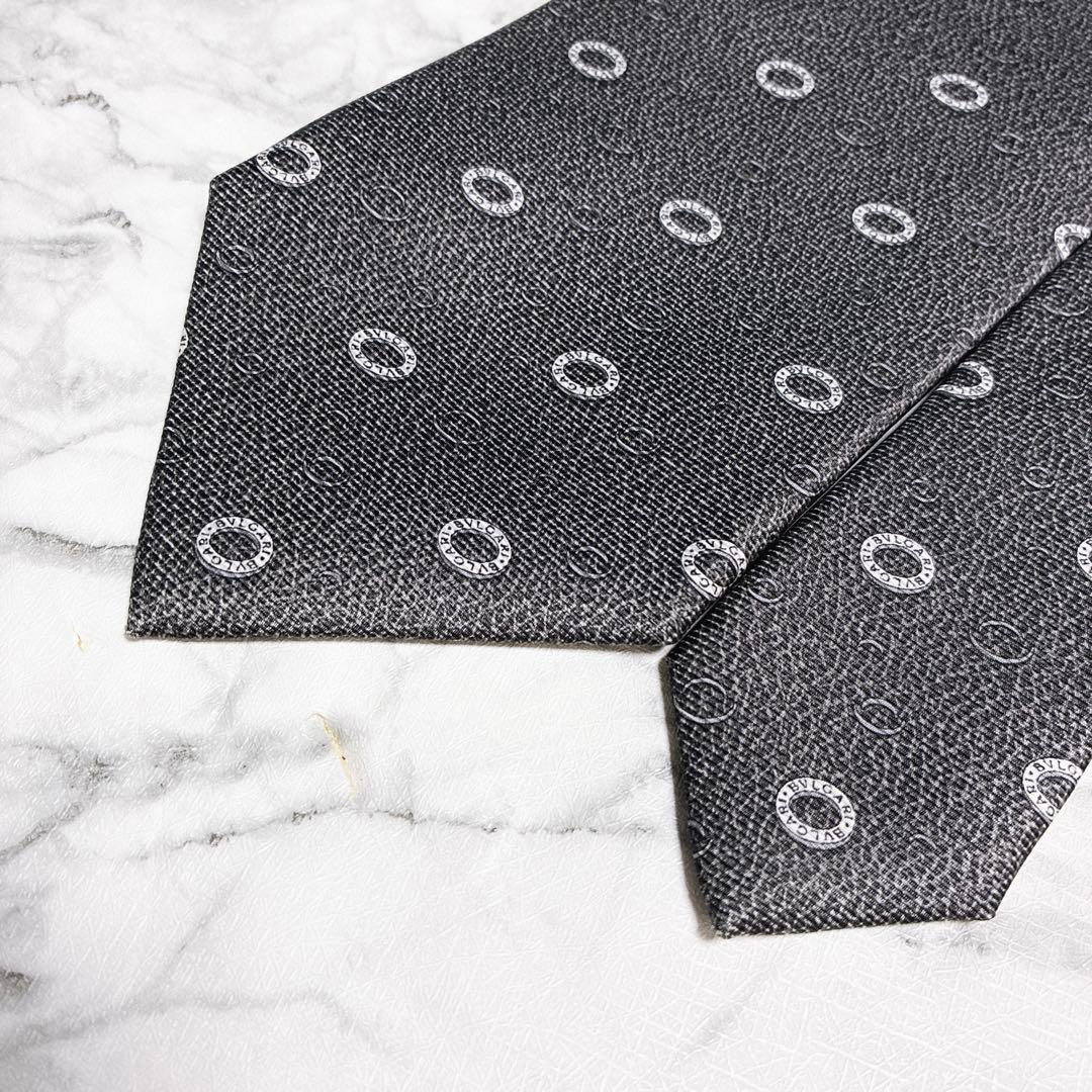 ✨極美品✨BVLGARI ブランド象徴の大人気リング柄　シルバー　ネクタイ