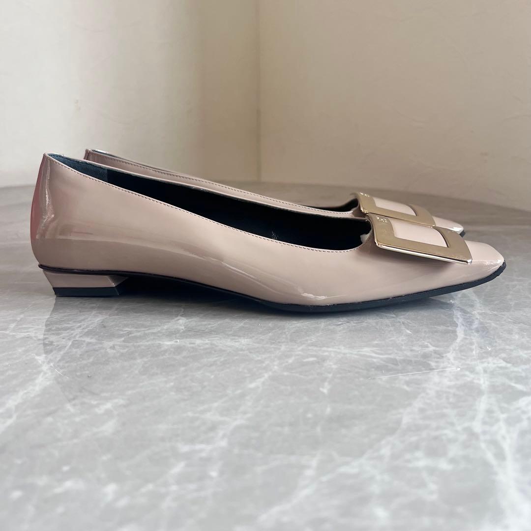 ロジェ ヴィヴィエ パテントレザー フラットパンプス 35.5 ベージュ