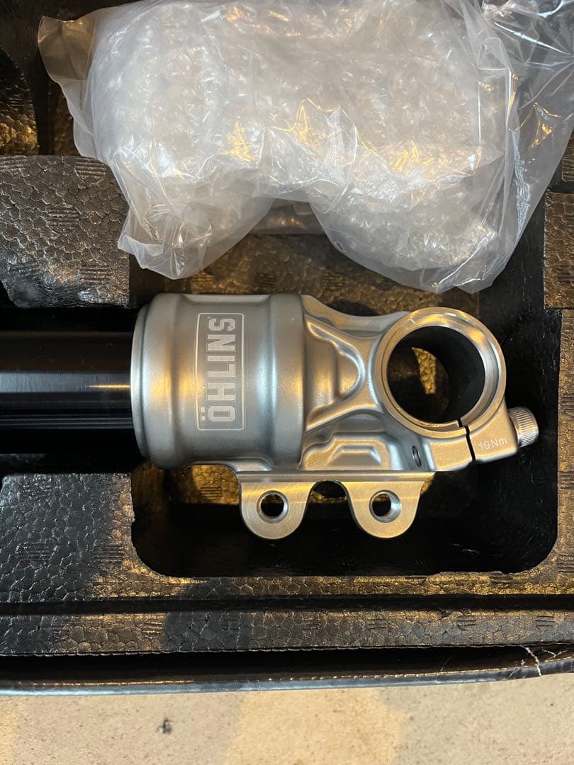 オーリンズzrx1200daegフロントフォーク