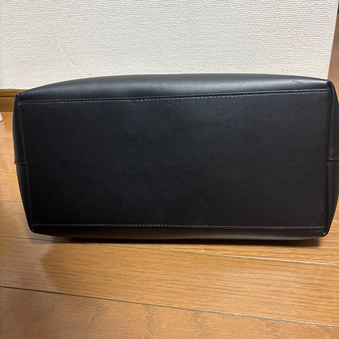 【美品】美品】FURLA フルラ トートバッグ 黒 A4収納可能 ビジネス 通勤