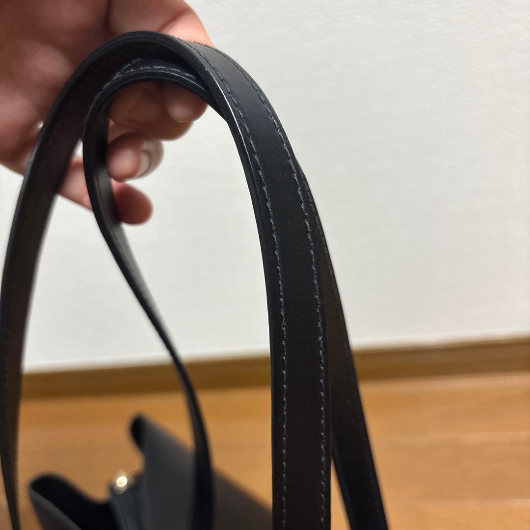 【美品】美品】FURLA フルラ トートバッグ 黒 A4収納可能 ビジネス 通勤