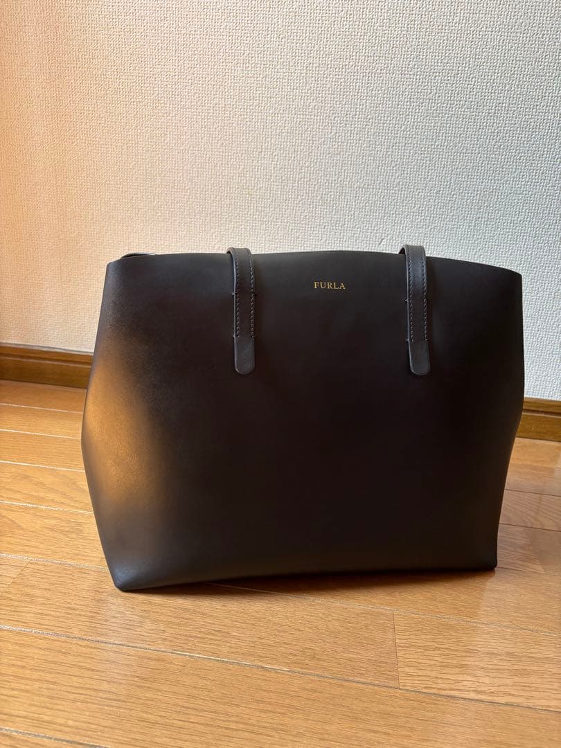 【美品】美品】FURLA フルラ トートバッグ 黒 A4収納可能 ビジネス 通勤