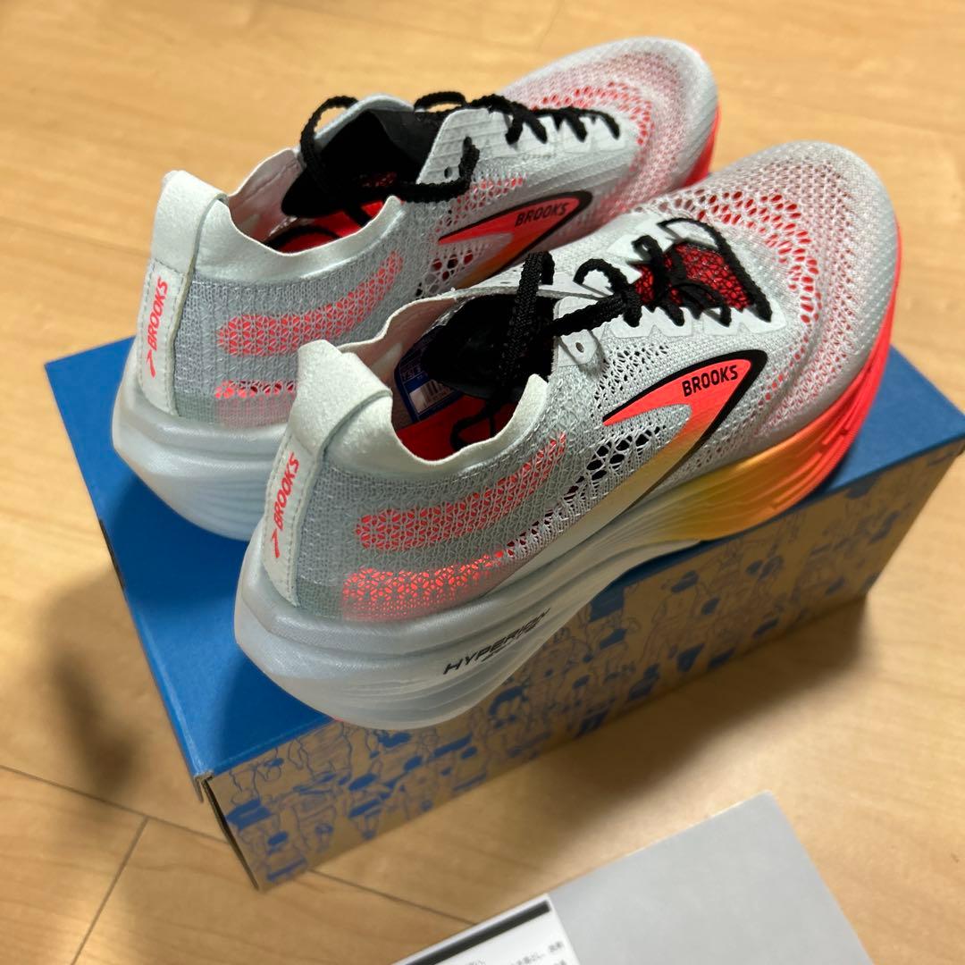 BROOKS ブルックス　ハイペリオンエリート4 25.5 ユニセックス