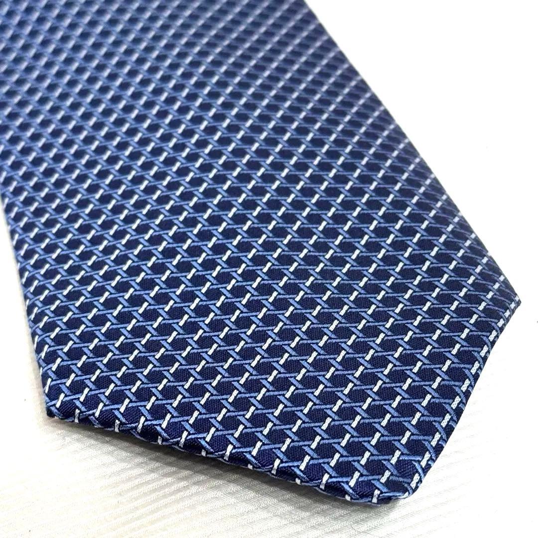 新品‼️SalvatoreFerragamoフェラガモ シルクネクタイネイビー箱付