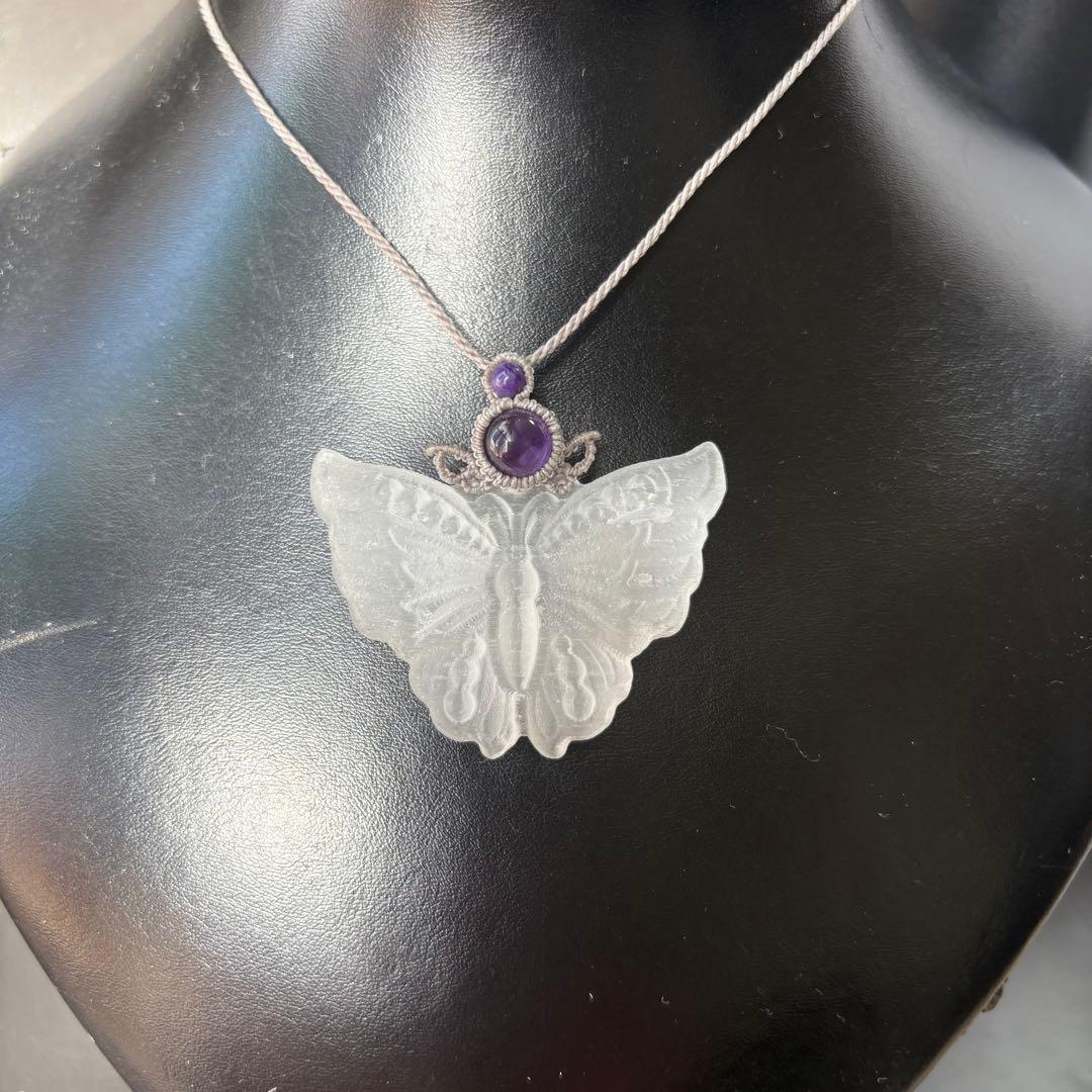 【個性的】蝶形セレナイト×アメジスト×チャロアイトのマクラメネックレス