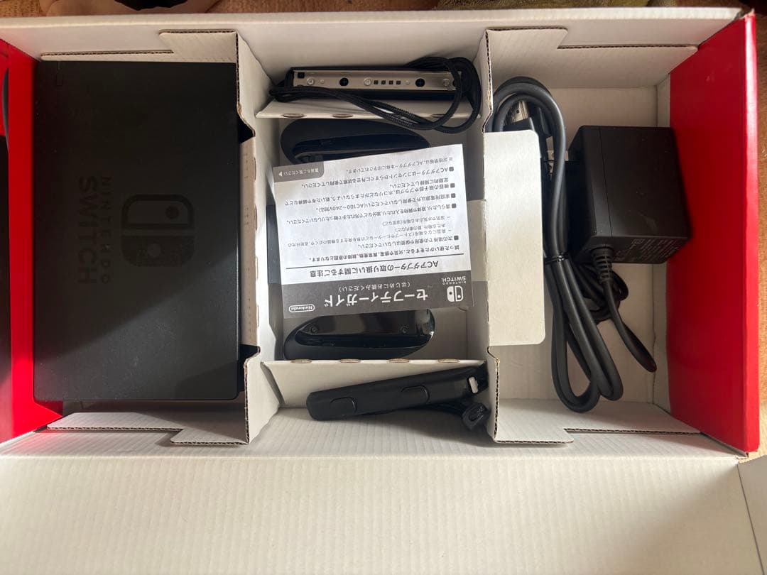 ニンテンドーSwitch 本体　袋以外の付属品完備