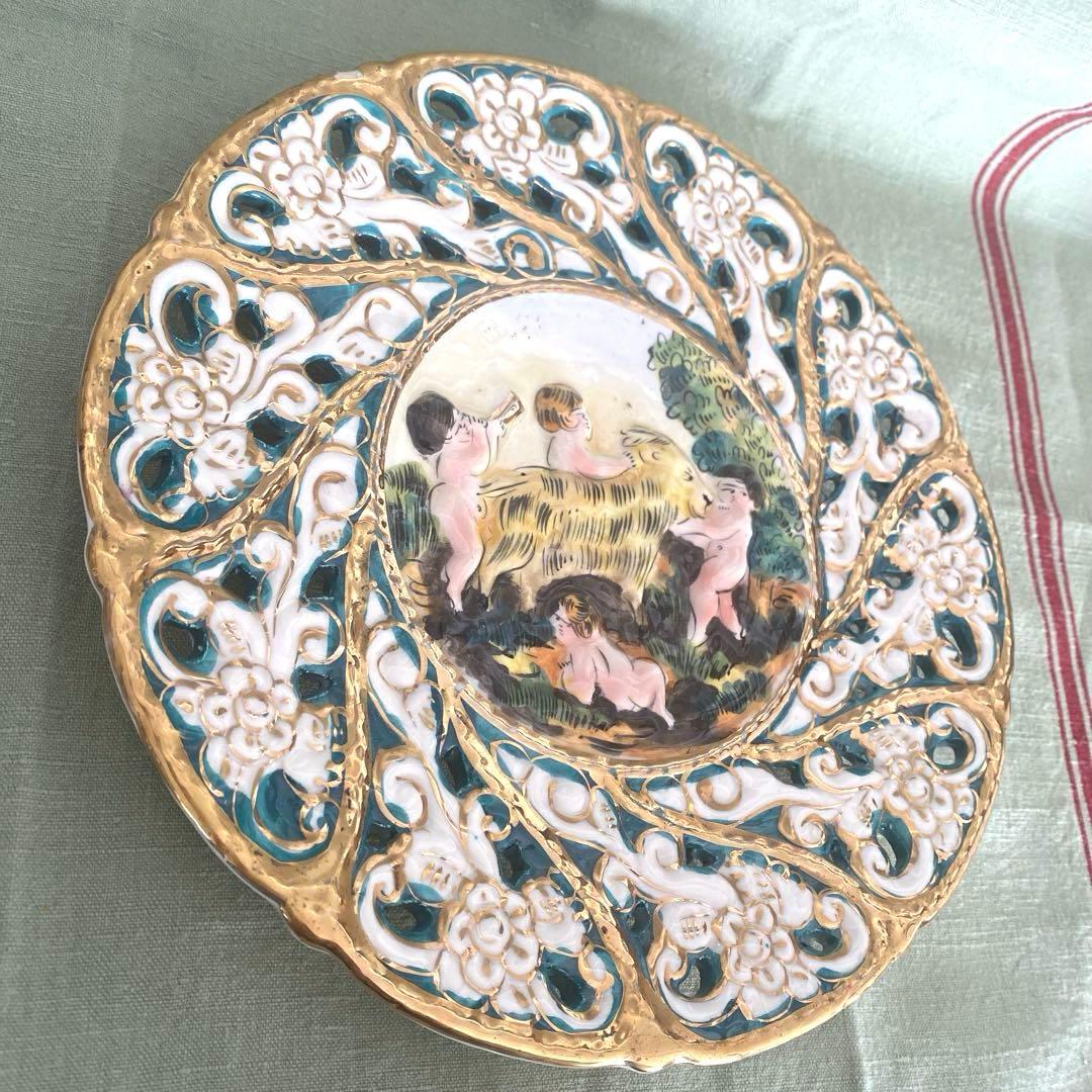 CAPODIMONTE イタリア製 陶器 飾り皿 天使　エンボス装飾アンティーク